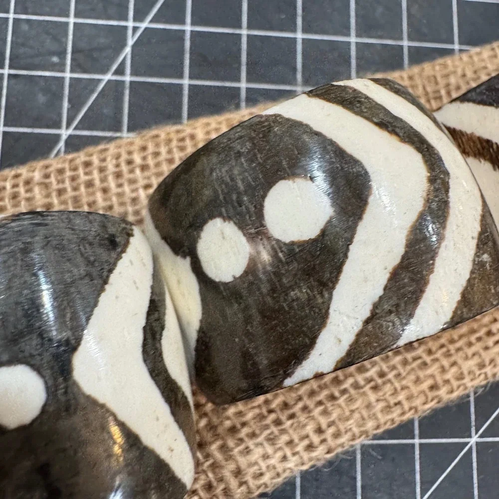 Recycle‎ Zanzibar Hand Carved Bone Napkin Rings Set of 6 Black White Geometric